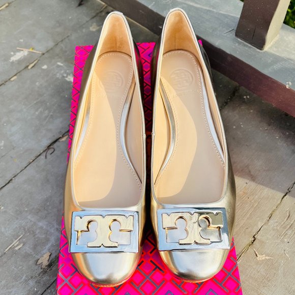 Tory Burch Gigi Dress Pumps in Metallic Gold w/ T Logo & Blocked Heel, Brand-New - Picture 4 of 13